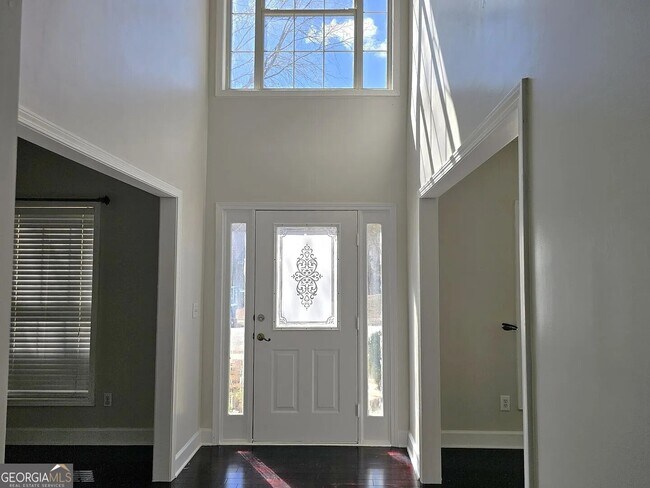 Building Photo - 235 Circle Rd