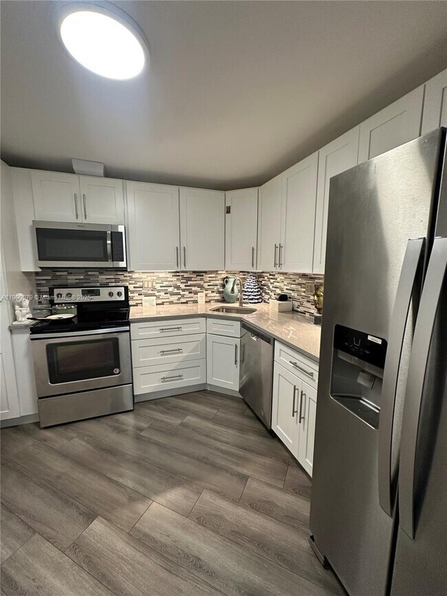 Foto del edificio - 2750 NE 183rd St