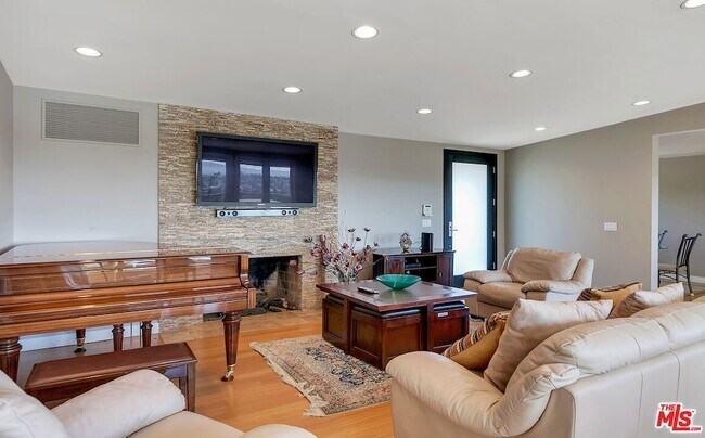 Foto del edificio - 3921 Cody Rd