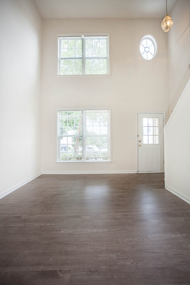 Foto del edificio - 2574 Regent Walk Dr