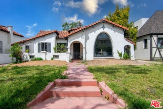 Building Photo - 147 S Poinsettia Pl