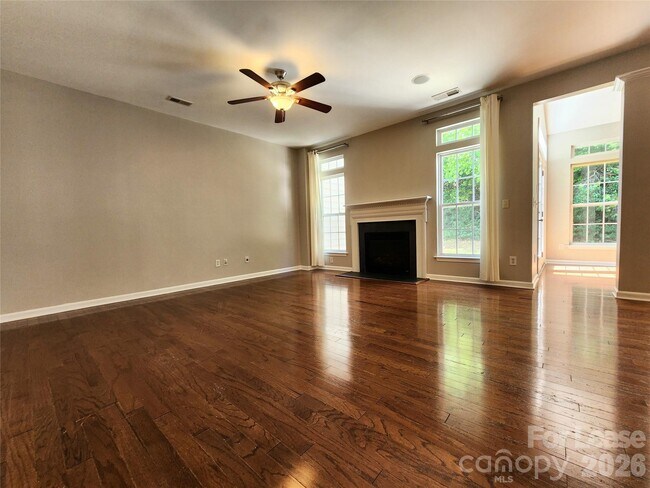 Foto del edificio - 3226 Park South Station Blvd