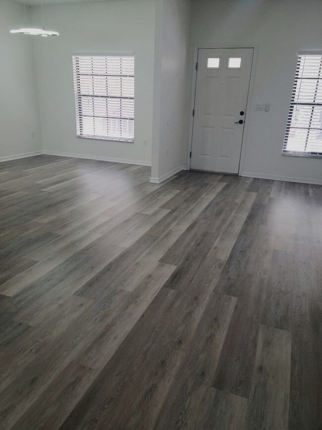 Building Photo - 10490 Chalmer St