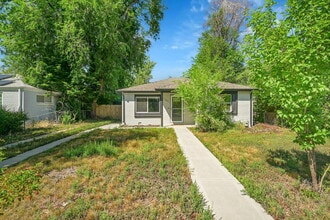 Building Photo - 1655 Yosemite St