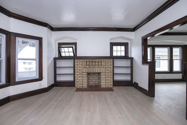 Building Photo - 2119 Lewis Dr