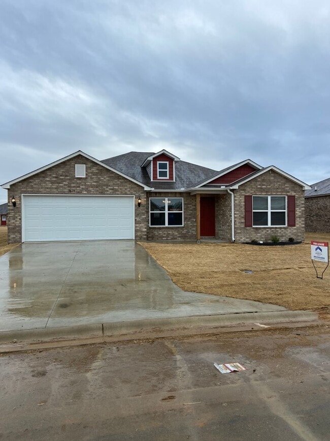 Building Photo - Pre-Leasing Now! Secure This Charming 4-Bedroom, 2-Bath Home in Bridlewood