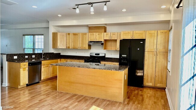 Building Photo - 3 br, 2.5 bath Duplex - 2056 Shirlington R...