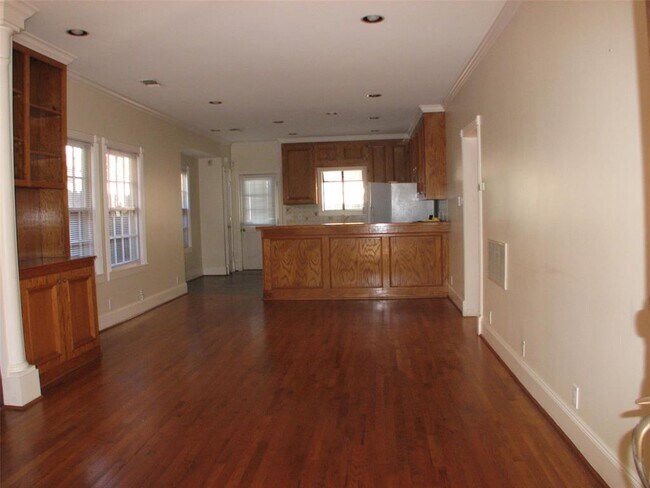 Building Photo - 712 Peden St