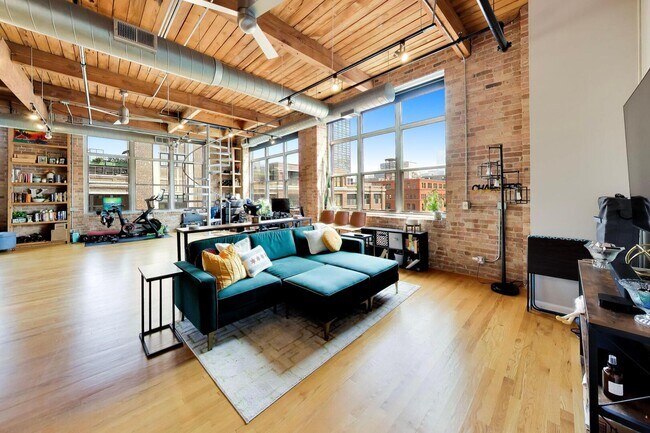 Foto del edificio - 1017 W Washington Blvd