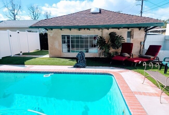 Building Photo - 17739 Welby Way