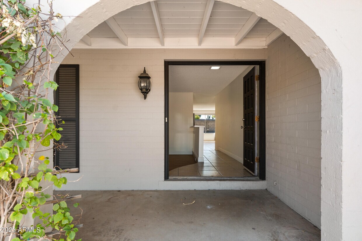 Primary Photo - 2231 E Lincoln Cir