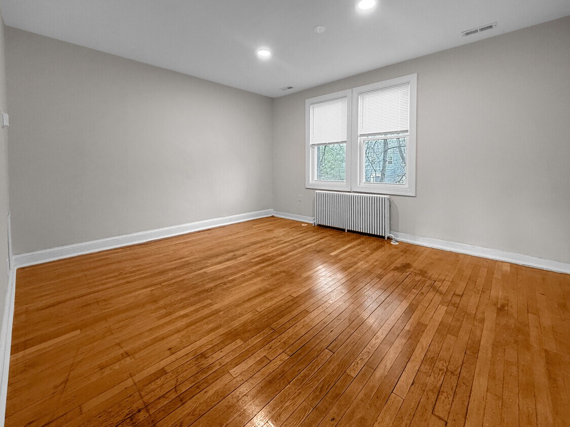 Foto principal - 4800 3rd St NW