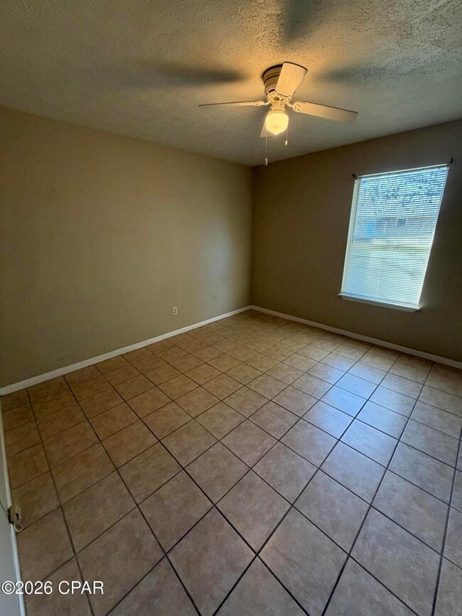 Foto del edificio - 600 N Bob Little Rd