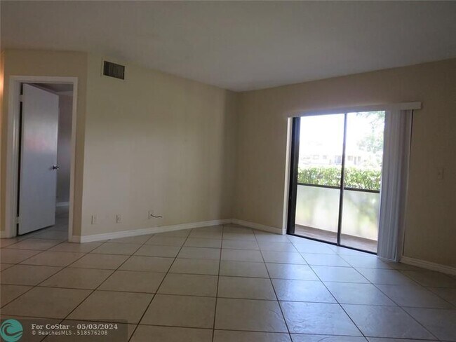 Building Photo - 677 Trace Cir