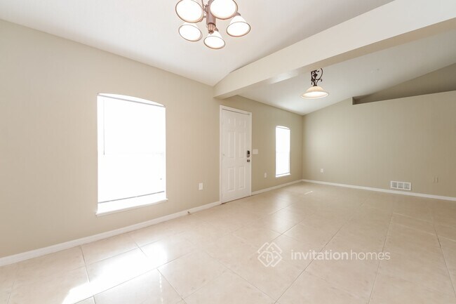 Building Photo - 758 Del Prado Dr