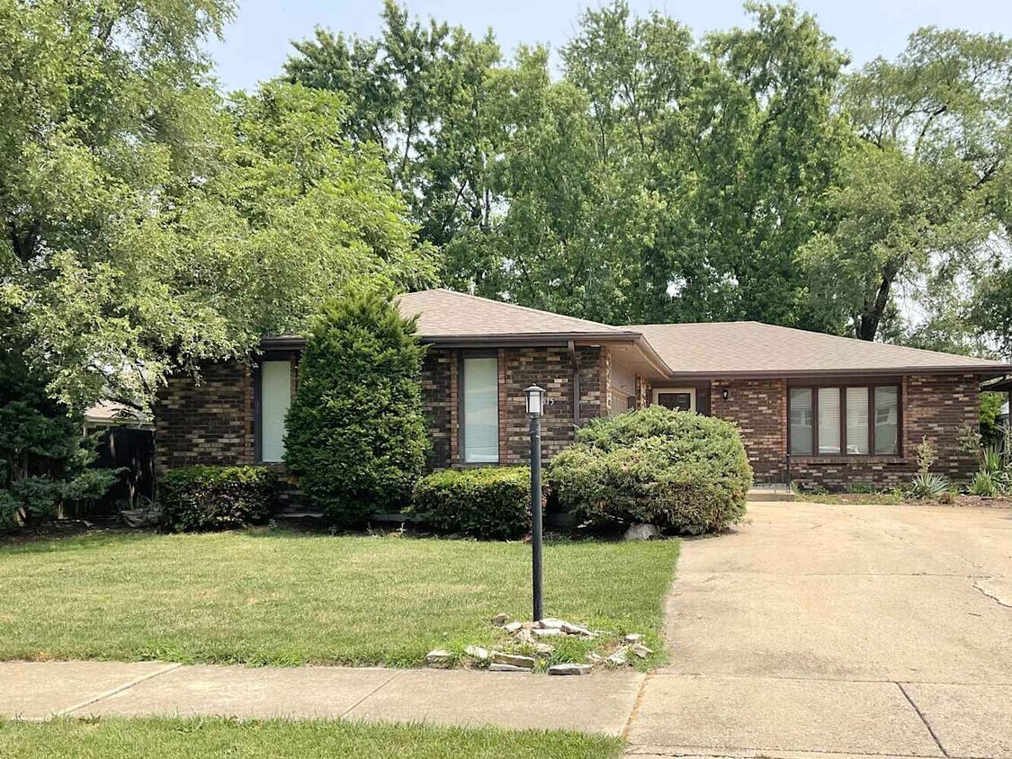 Foto principal - 15515 Long Ave