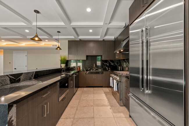 Building Photo - Chateau Century