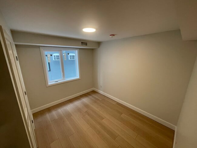 Building Photo - 118 Russell Ave