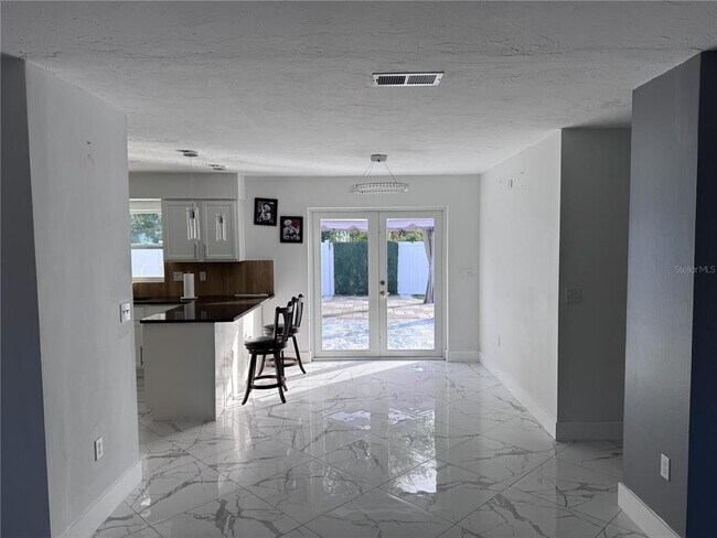 Foto del edificio - 4082 Velarde Ln