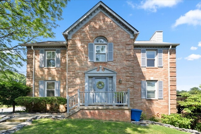 Stunning End-Unit Townhouse with Golf Cour... - Stunning End-Unit Townhouse with Golf Cour...