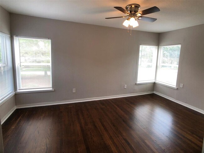 Foto del edificio - 4705 Park Dr