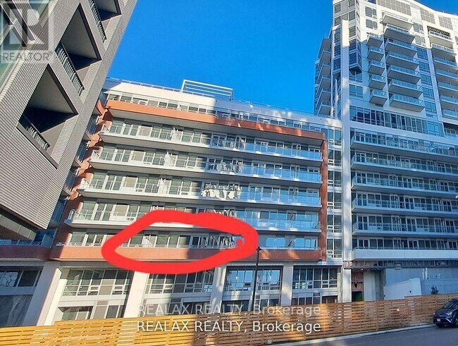 Photo du bâtiment - 8888-8888 Yonge St