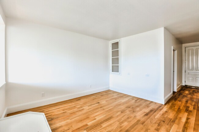 Building Photo - Lundys Lane 116 A-B
