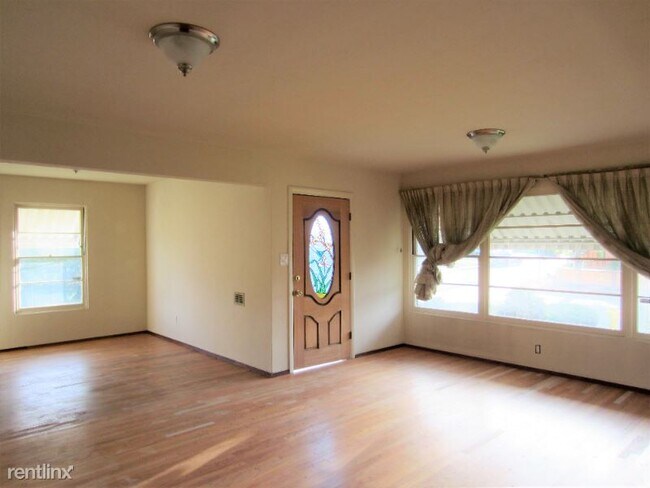 Foto del edificio - 3 br, 2.5 bath House - 4567 Catherine Ave