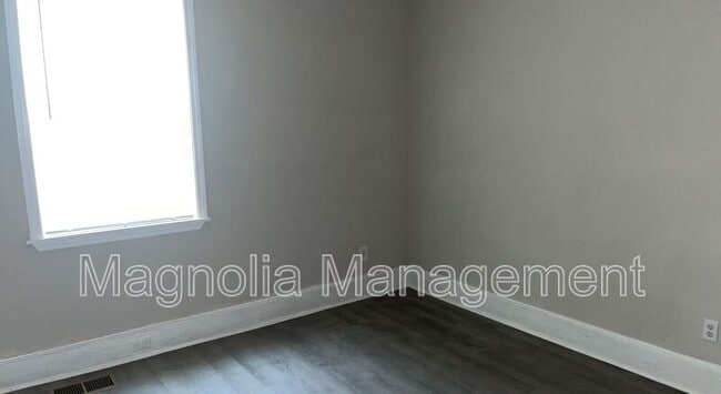 Building Photo - 216-A Walnut St.