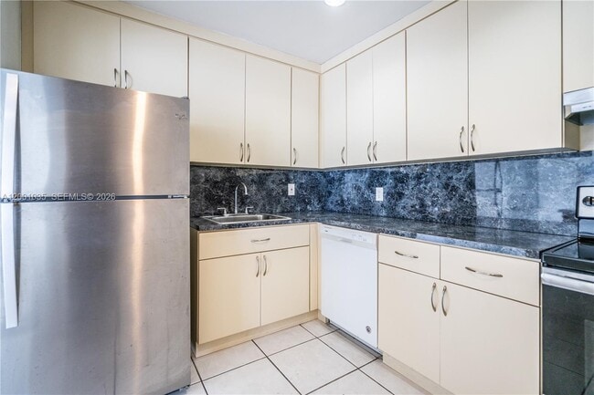 Building Photo - 7150 Indian Creek Dr
