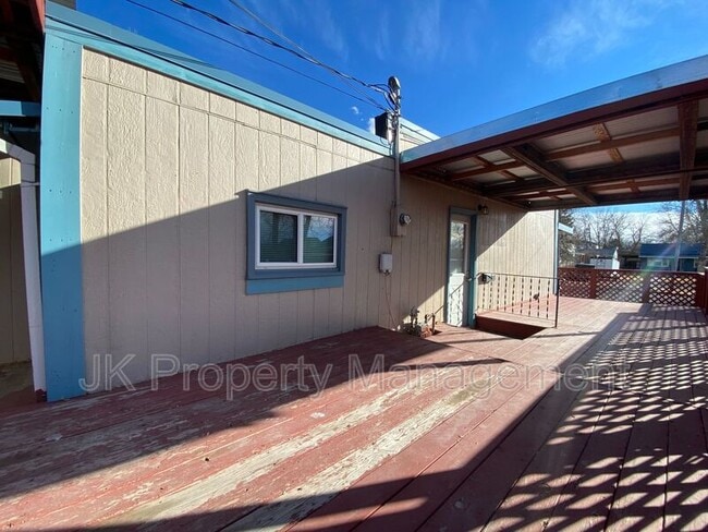 Building Photo - 1219 6th Ave S