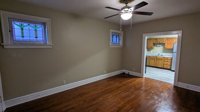 Foto del edificio - 5042 Mardel Avenue