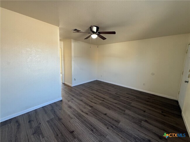 Foto del edificio - 5708 Greengate Dr