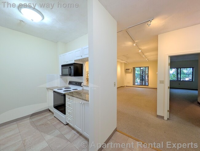 Building Photo - 373 Highland Ave