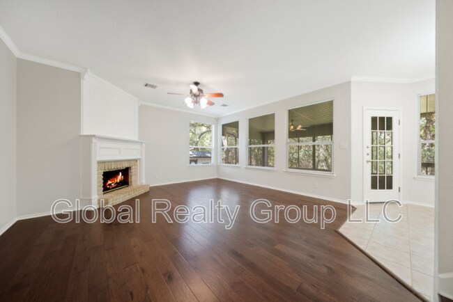 Foto del edificio - 4508 Brush Creek Dr