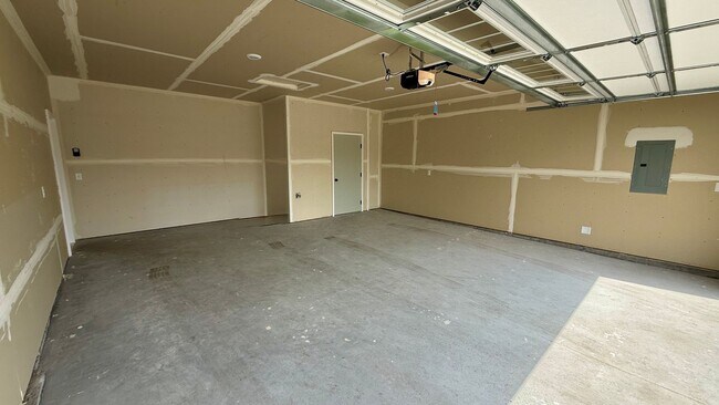 Building Photo - 16003 Kenyon Ave