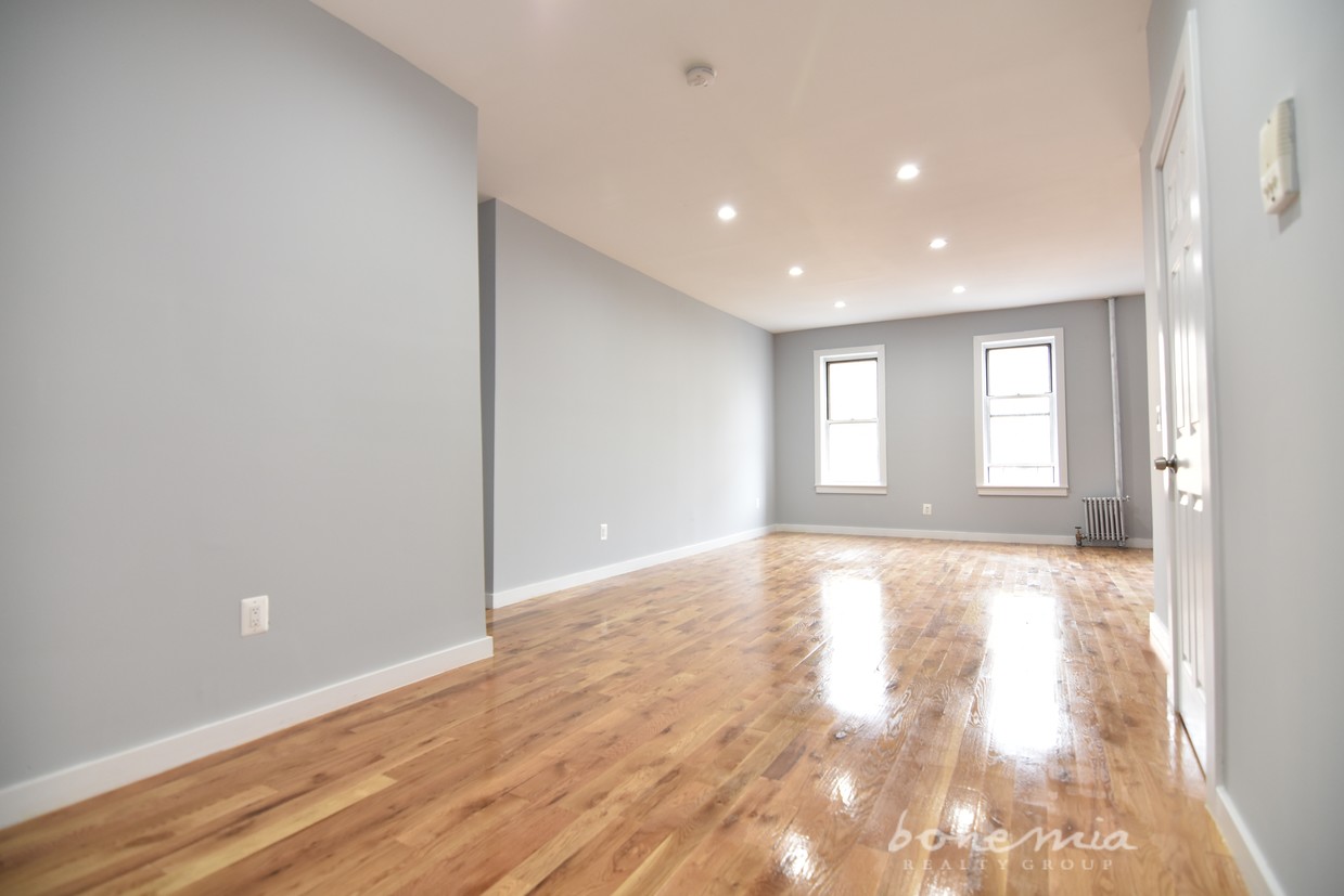 Primary Photo - 600 W 196th St
