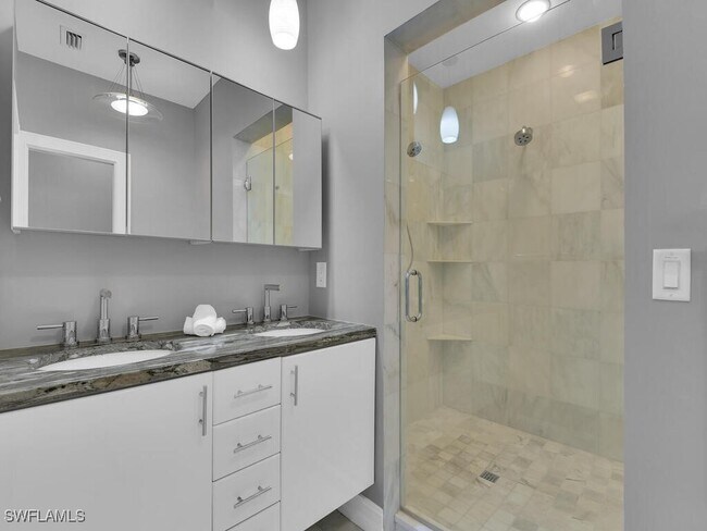 Foto del edificio - 740 5th Ave N