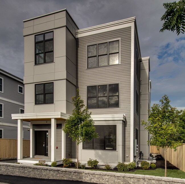 Building Photo - 46 Murdock St