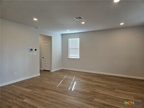 Building Photo - 2408 Ayers Dr