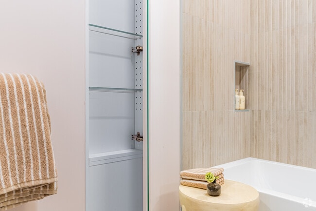 1 dormitorio, 1 baño - Baño - Botiquín - The East