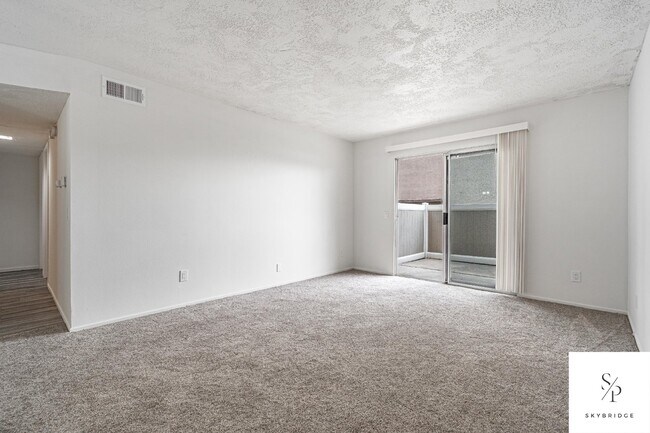 Building Photo - Modern and Cozy Rancho Cucamonga Townhouse with Hardwood Floors!