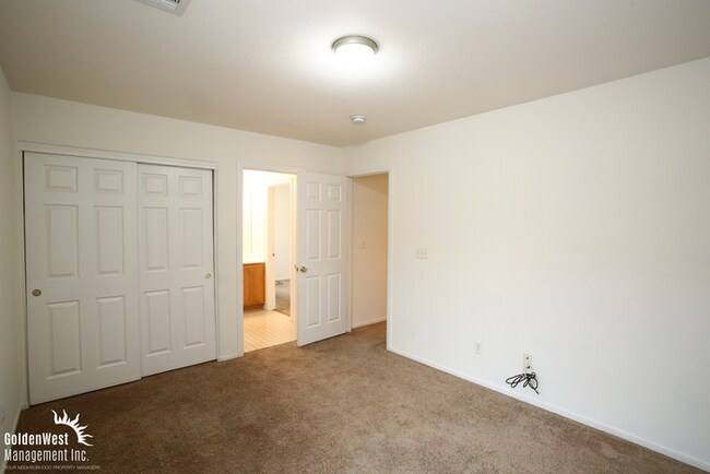 Foto del edificio - Charming 3Bdm 2.5Ba Two-Story Home in the ...
