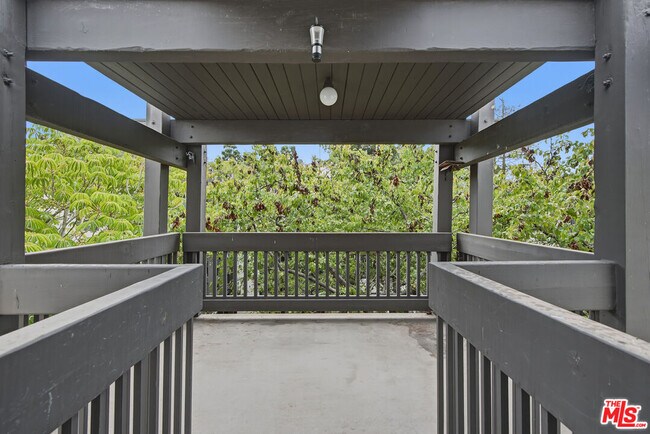 Foto del edificio - 7742 Redlands St