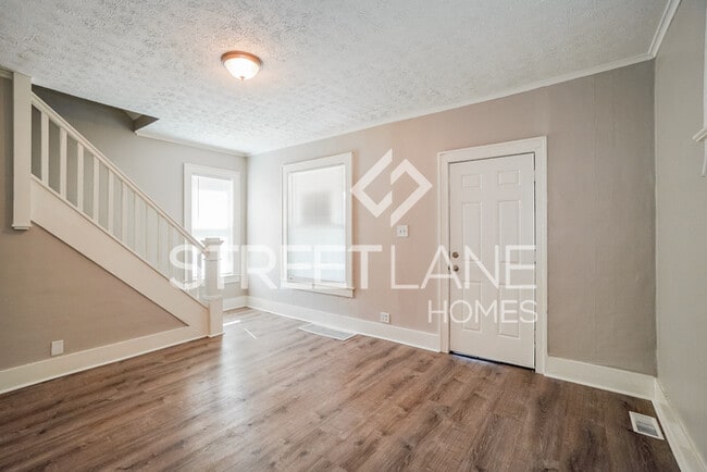 Building Photo - Charming 2 Bedroom in Columbus!