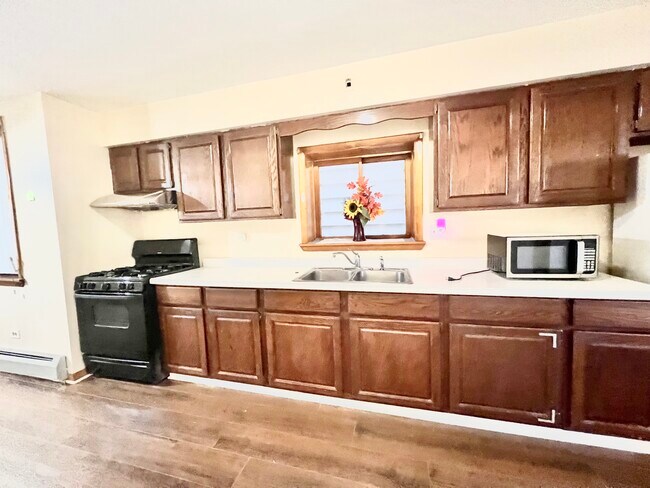 Kitchen - 3127 S Emerald Ave