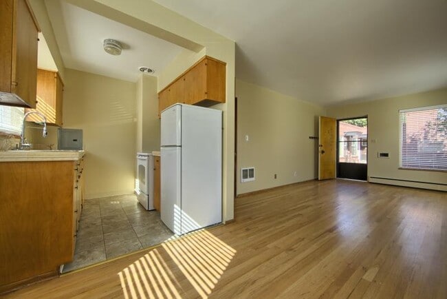 Building Photo - 2243 NW Flanders #2