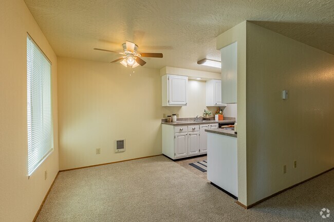 2 habitaciones, 1 baño - 900 - Área de comedor - Woodbrook Apartments