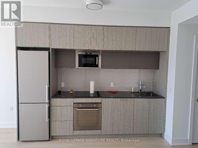 Photo du bâtiment - 575-1575 Bloor St E