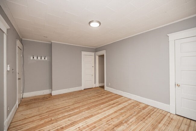 Building Photo - 58 Johnson St